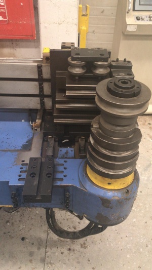 ТРУБОГИБОЧНЫЙ СТАНОК YLM, Тайвань. c ЧПУ 5 осей, трехматричный с проталкиванием до 38 трубы