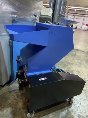 дробилка для твердого пластика XFS 400