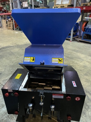 дробилка для твердого пластика XFS 400