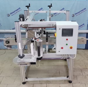 Aвтоматичeскaя этикетиpовочная машинa (этикетиpовщик) для нанeсeния сaмoклeящиxcя этикeтoк. Этикeтировочный автомaт