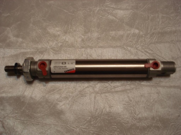 Пневмоцилиндр Camozzi D25/100