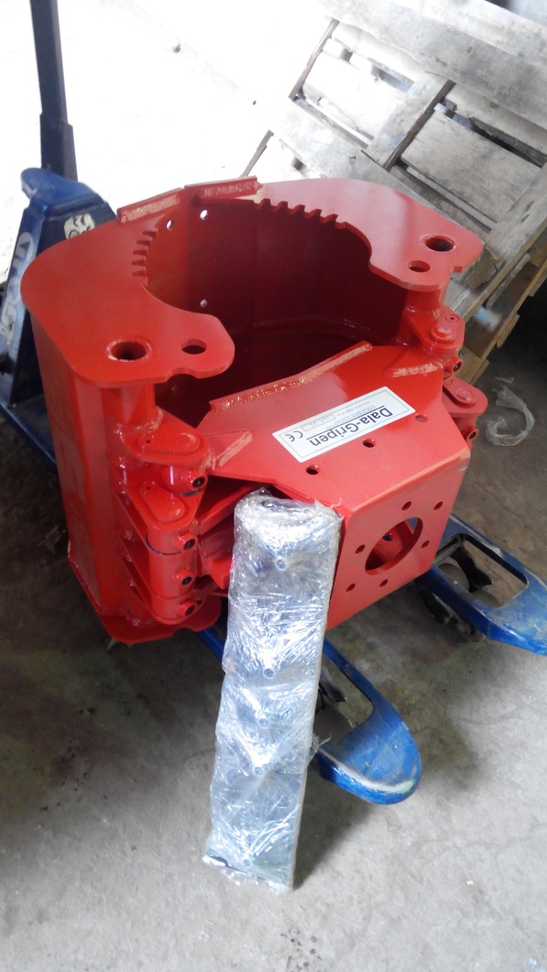 Грейферный захват для сортировки мусора, камней, корней, щепы