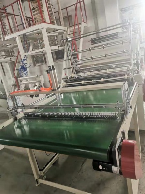 Пакетоделательная машина с приемным конвейером, модель GFQ-S-1100