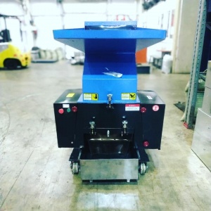 Дробилка для пластика универсальная XFS-300