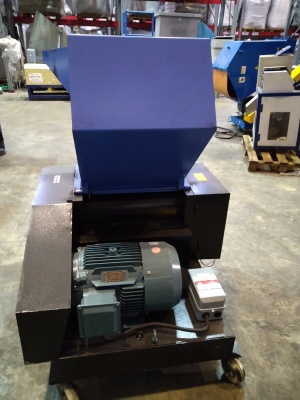 Дробилка для пластика XFS-500 универсальная