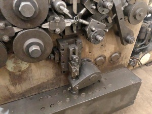Станки пружинонавивочные: АБ5218; АА5220 в отличном рабочем состоянии. Год выпуска 1994. Есть видео. Скину по запросу