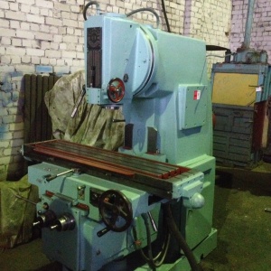 Вертикально-фрезерный станок 6Р12