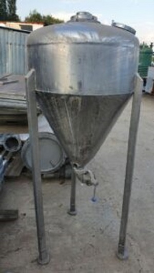 Емкость нержавеющая, объем — 0,34 куб. м., вертикальная