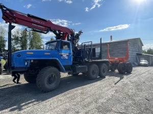 Лесовоз Урал 5557 с ГМ Велмаш 10-74