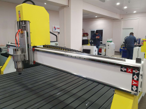 Фрезерный станок Frezertec 2140 с сервошаговым двигателем (5.5 кВт)