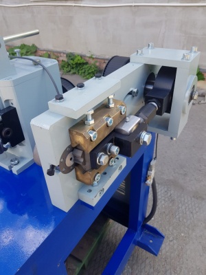 Правильно-отрезной станок для правки проволоки