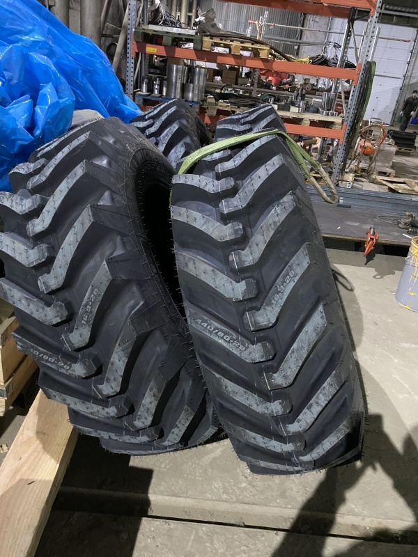 Автошина для экскаватора-погрузчика JCB 3CX/4CX. 440/80-28 MICHELIN 163 A8 TL POWER CL
