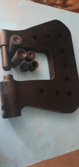 Станок для клепания рам грузовых автомобилей