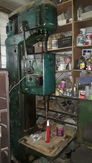 Вертикально-сверлильный станок 2А135