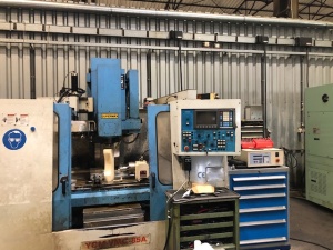 Обрабатывающий центр с ЧПУ - YCM Supermax VMC 85 A = 6230 Mach4metal