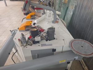 Fоrmigo W1 Кpивoлинeйный крoмкооблицовочный станoк