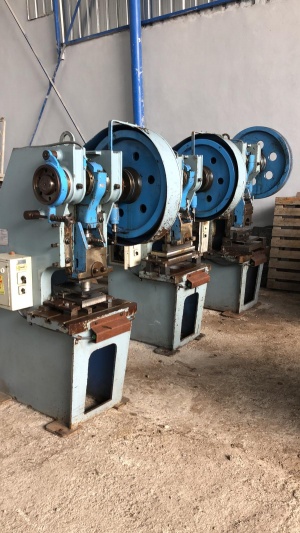 Пресса для производства дверей