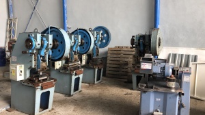 Пресса для производства дверей