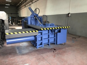 Пакетировочный пресс для металлолома