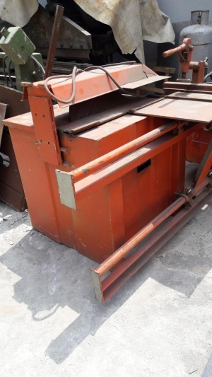 Пресса для производства дверей