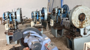 Пресса для производства дверей