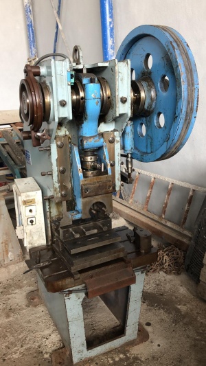 Пресса для производства дверей