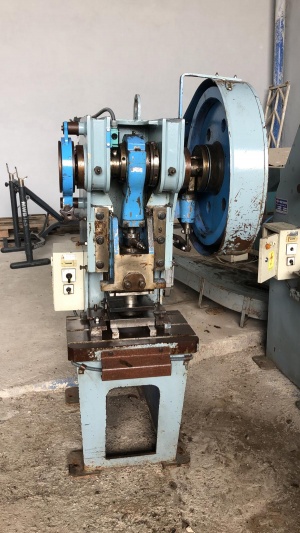 Пресса для производства дверей