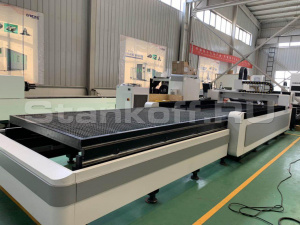 Оптоволоконный лазер со сменным столом для резки металла LF3015GC/1500 Raycus