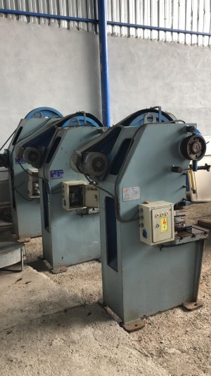 Пресса для производства дверей