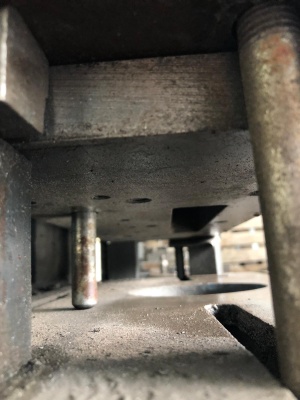 Пресса для производства дверей