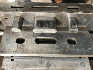 Пресса для производства дверей