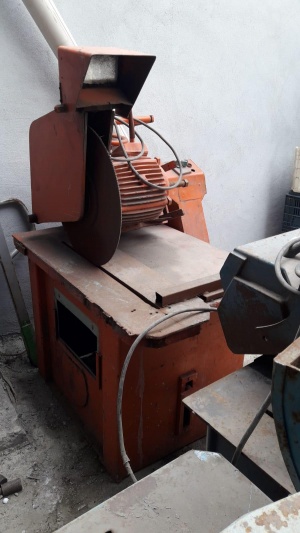 Пресса для производства дверей