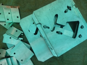 Станок рубки швеллера и пробивки отверстий круглой и овальной формы рубить уголок и швеллер пробить отверстие в уголке овалы 18х30мм 9х16мм