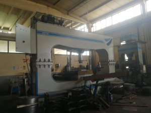 пресс sbfm 5000х300тонн с манипулятором и фланжировочный станок 5000х25