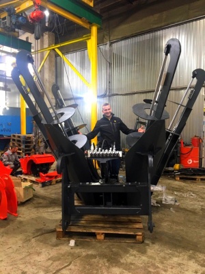 Пересадчик деревьев для экскаваторов-погрузчиков JCB, New Holland