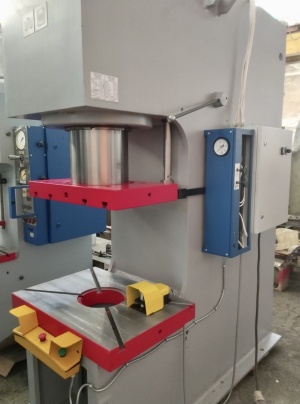 Гидравлический одностоечный пресс - РYЕ 250. (до 250т.)после модернизации