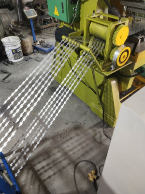 Линию для производства колючей проволоки ЕГОЗА EH-100