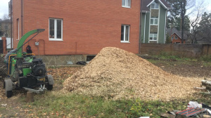 Аренда измельчителя древесины и веток