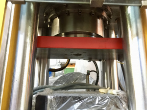 Предлагаем Пресс - 400 тонн: HAZ MAK.SAN NIYAZI DALBEYLER (MAKINA SANAYI)