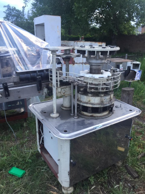 Закаточный автомат для винтовых бутылок