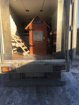 Деревянная коптильня домиком для дома, дачи и бизнеса