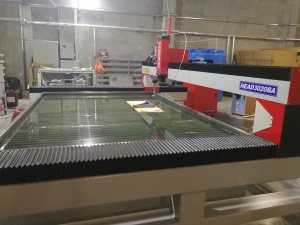 5-ти осевая установка гидроабразивной резки