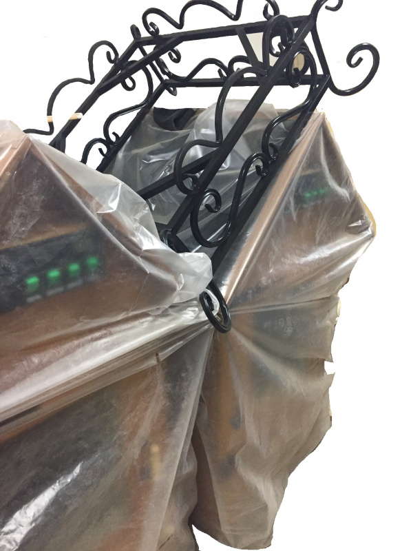 Деревянная коптильня домиком для дома, дачи и бизнеса