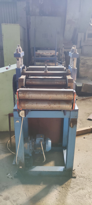 Подающее устройство для штамповочного комплекса