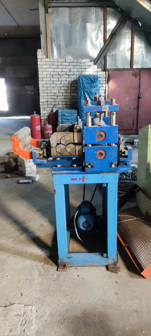 Подающее устройство для штамповочного комплекса