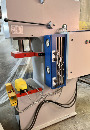 Пресса Гидравлические одностоечные после модернизации: модели - РYЕ 3т. 10т. 25т. 40т. 63т 100т. 160т. 250