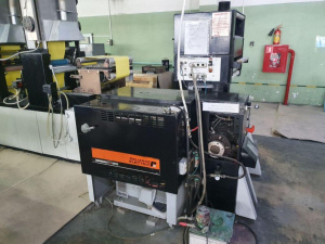 Машину для производства стикеров (бумажных самоклеящихся блоков)