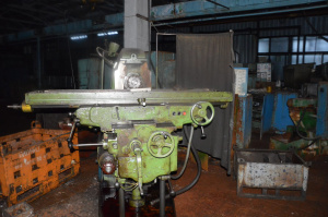 Горизонтально-фрезерный станок 6м83г