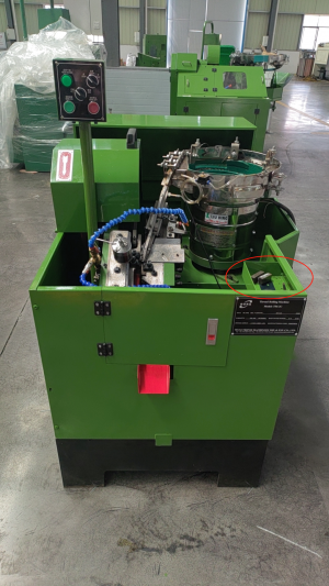 Резьбонакатной автомат с бункерной подачей заготовок TM-5C