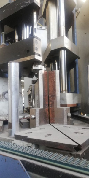 Четырехголовый сварочный станок Hollinger MSP-I-280-300